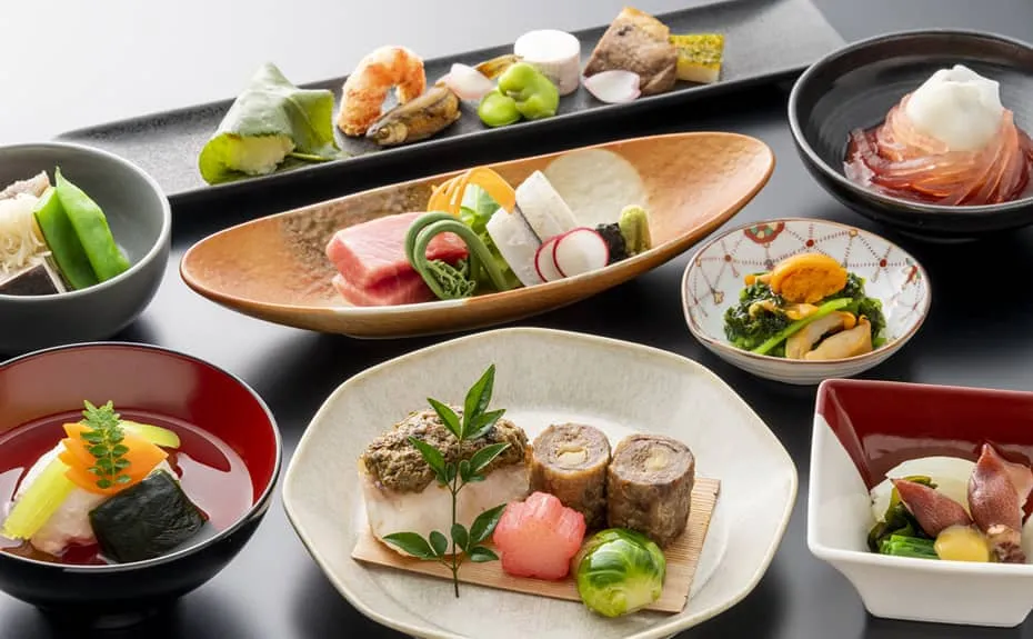 ANA and Japan Airlines Turns In-flight Dining into a Cultural Art Form