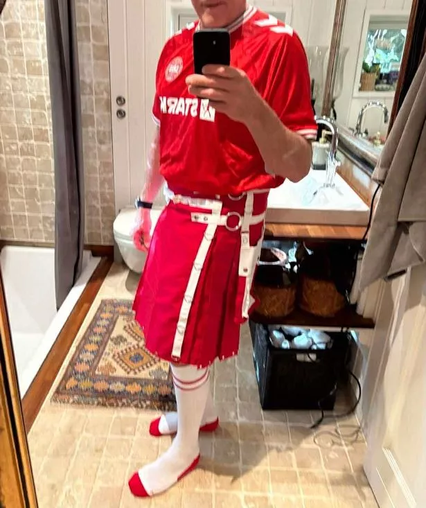 Kilt selfie - Danish fan takes pic of his new kilt