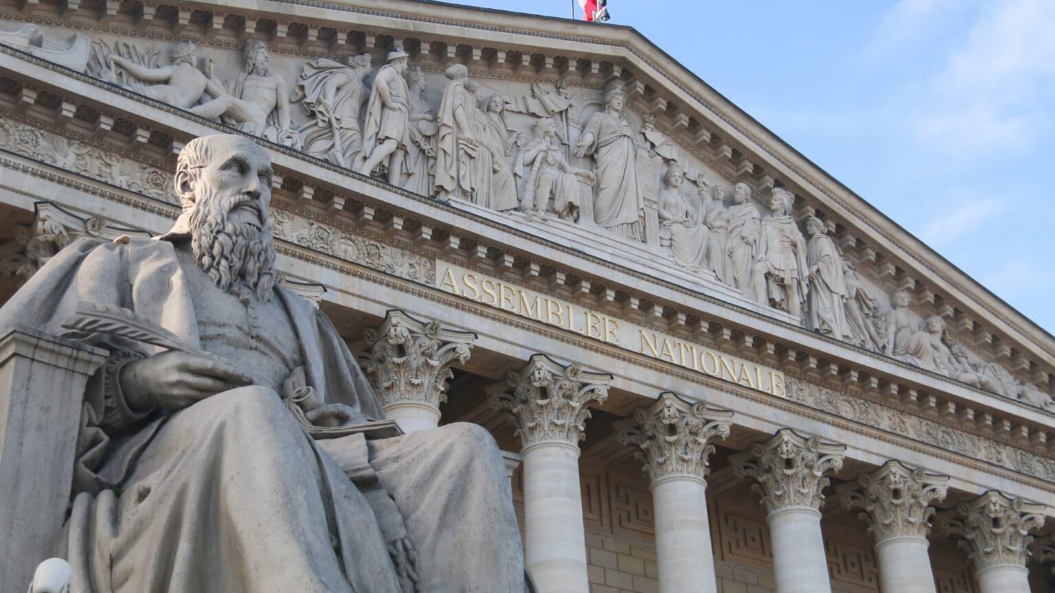 A parliamentary report proposes a ban on alcohol at the National Assembly refreshment bar