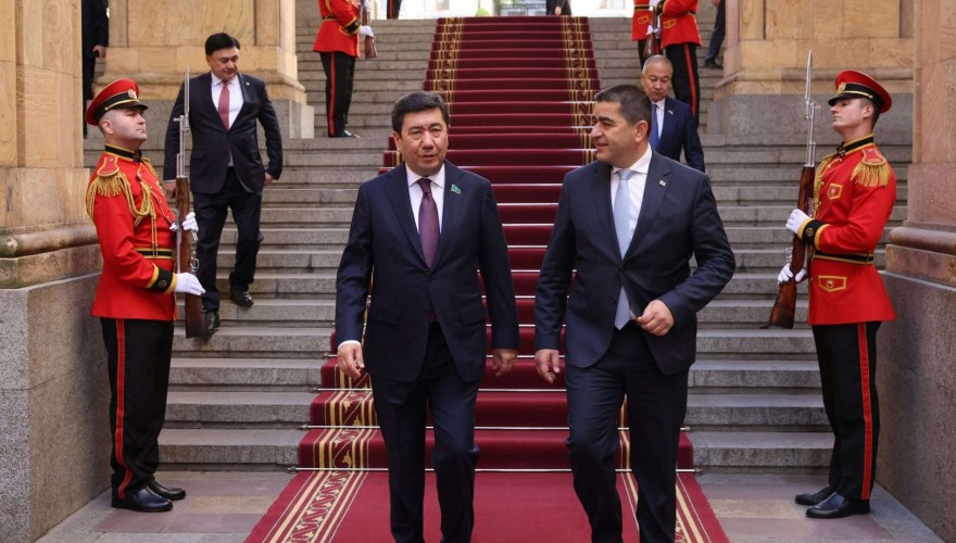 Shalva Papuashvili met with the Speaker of the Parliament of the Republic of Kazakhstan