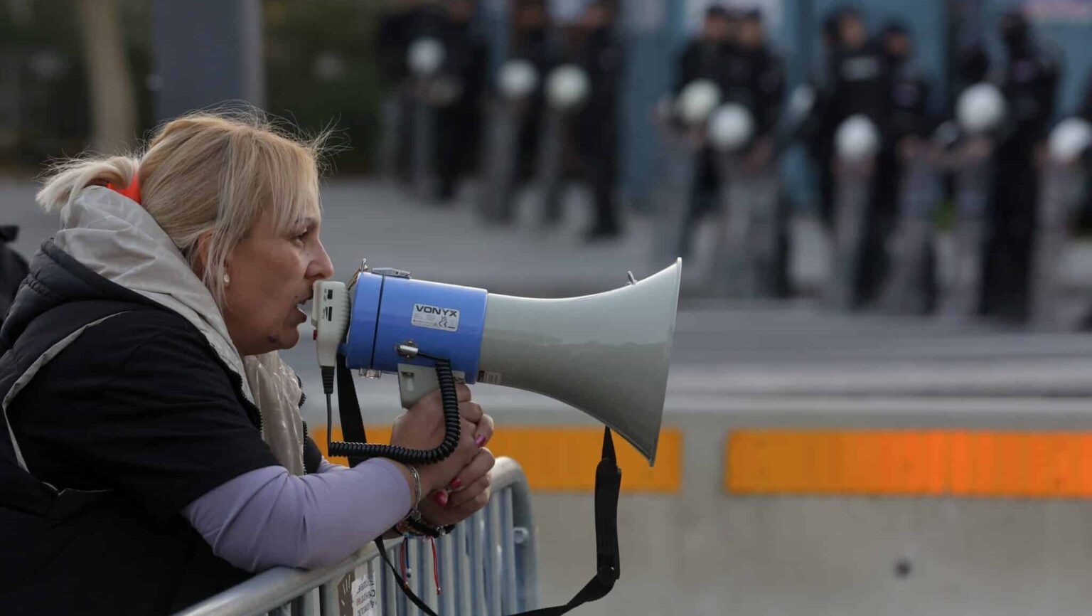 Serbian Pupils Rally for Hunger-Striking Mother of Novi Sad Disaster Victim
