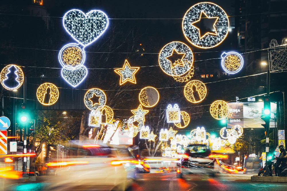 Night traffic limits on Rustaveli Avenue for holiday lights
