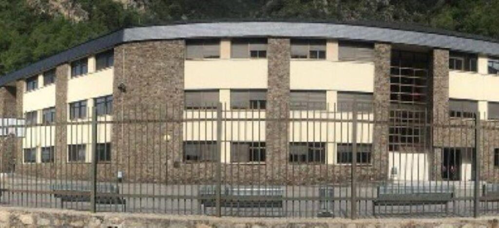 Discomfort among the families of the María Moliner due to the lack of Spanish and Latin language teachers