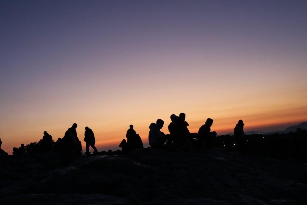Gen Z is suffocating in Greece: 6 out of 10 are financially dependent on their family