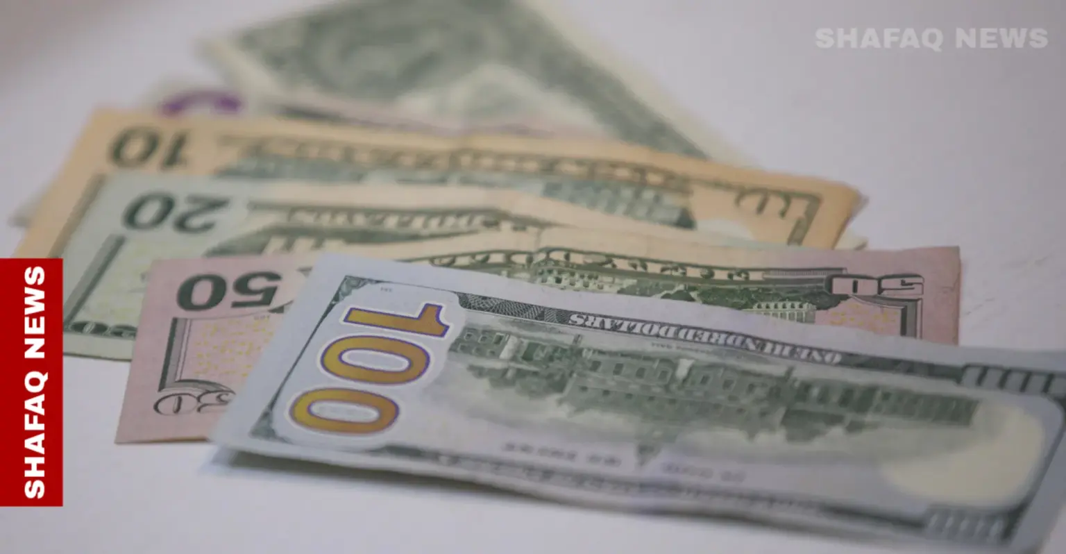 Dollar weakens as markets wait for delayed US economic reports