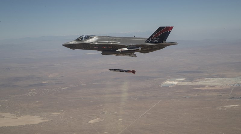 US tests B61-12 nuclear bomb drops from F-35A fighter -  VIDEO
