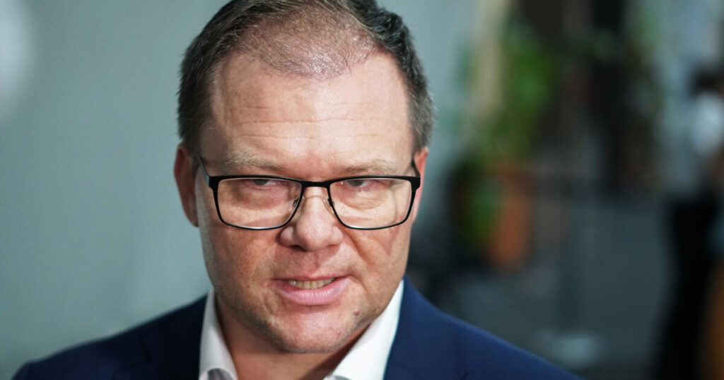 German Environment Minister Schneider wants “stop sign” for fossil fuels • Table.Briefings