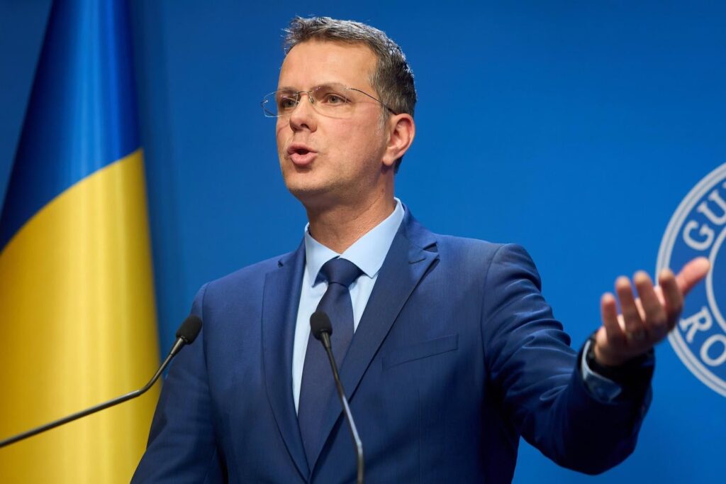 BREAKING USR Minister of Defense, Ionuț Moșteanu, announced his resignation, after the scandal of his studies