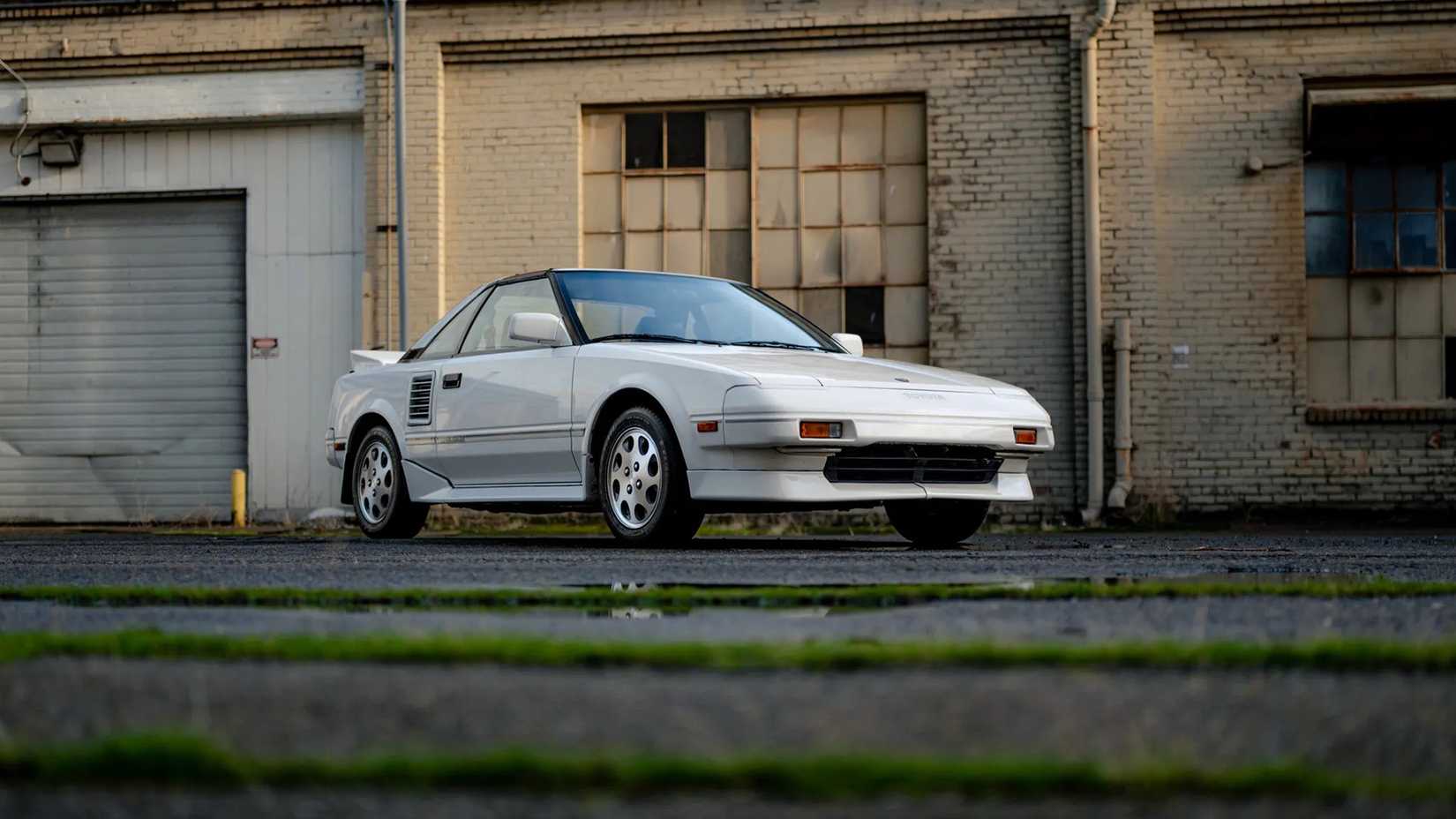 1988 Toyota MR2 front, three-quarter