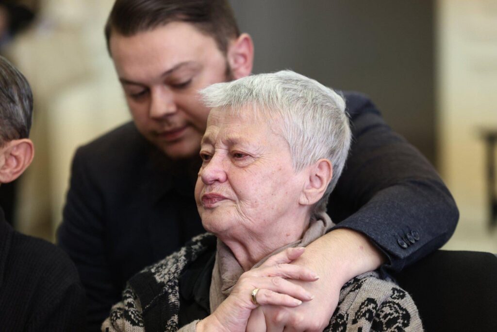 Jean-Michel's mother spoke up: 'It's not true that I don't want war insignia, especially HOS'