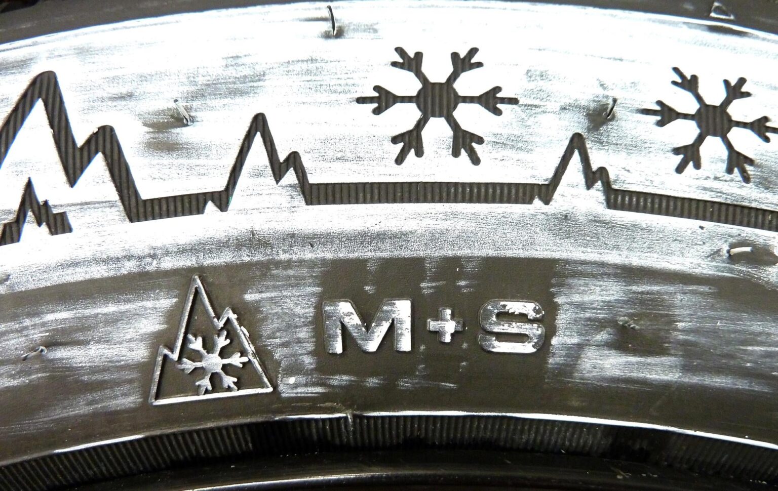 The frost has come: First motorists charged for driving on summer tyres