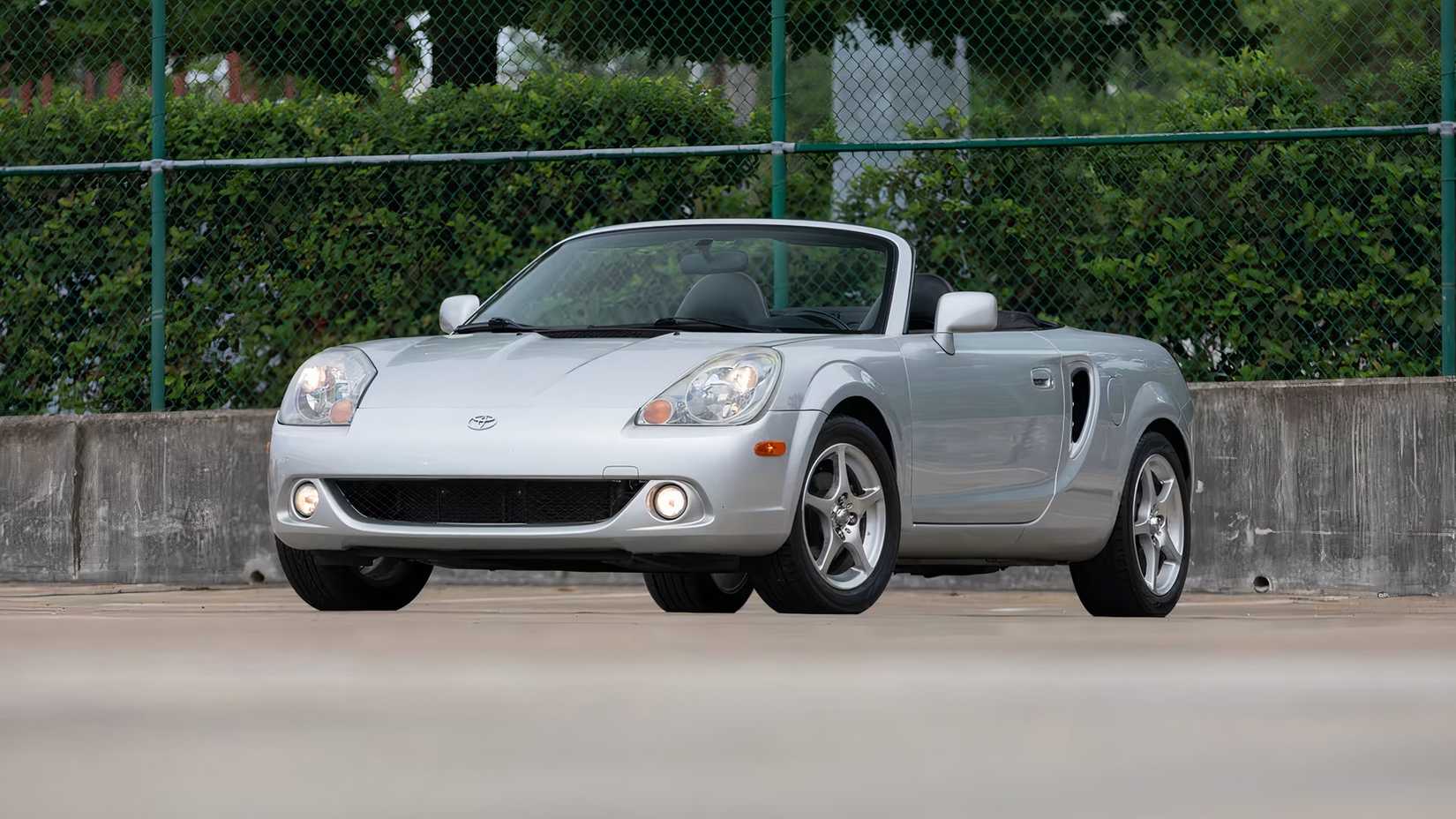 2004 Toyota MR2 Spyder SMT front 3/4