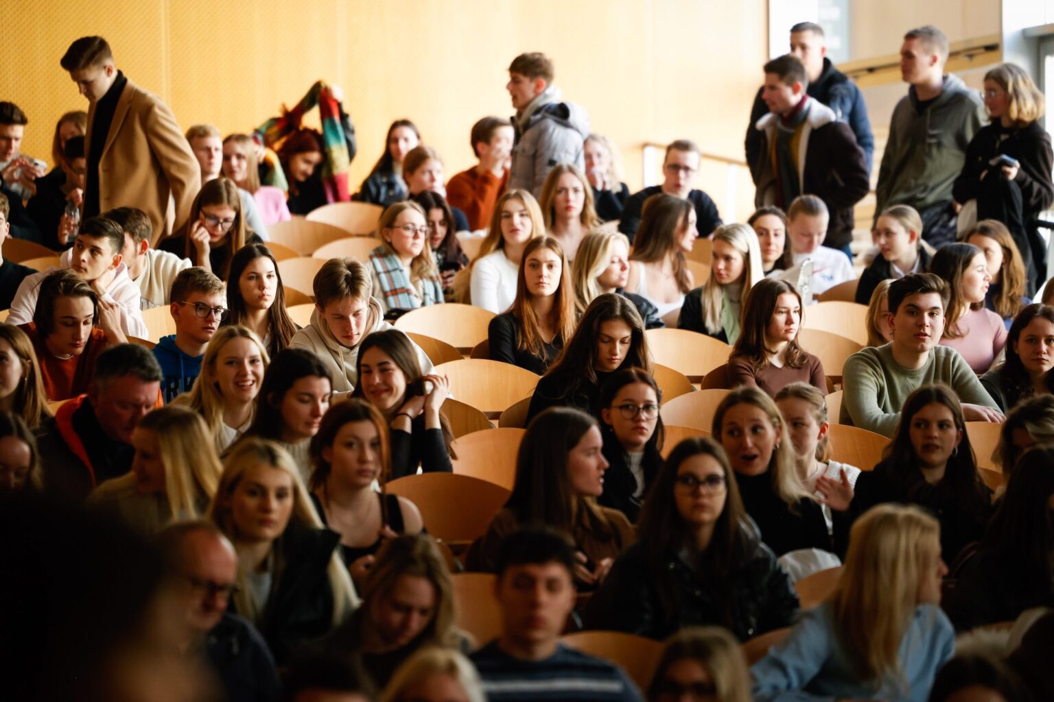 Slovenian educational system compared to the EU is relatively successful Slovenian educational system compared to the EU is relatively successful