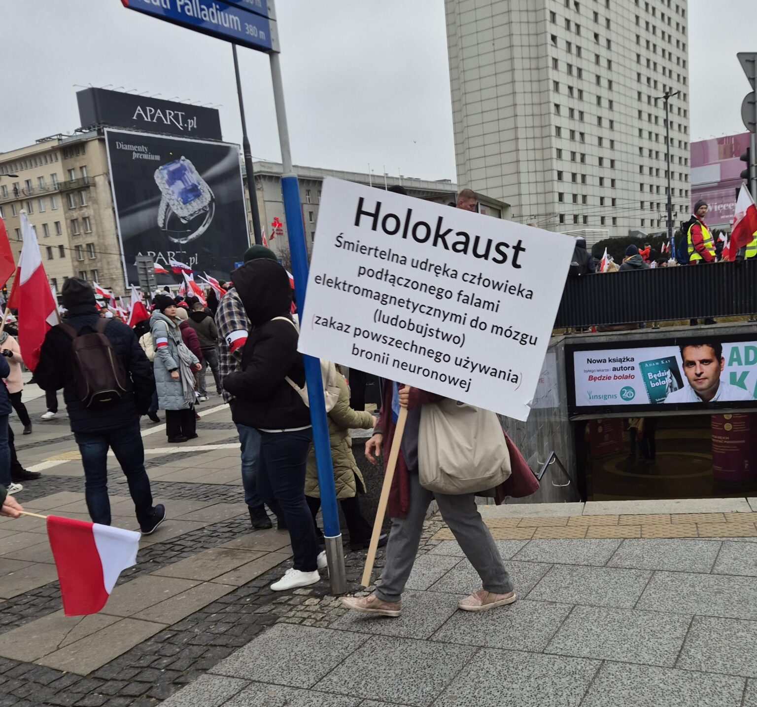 A normal patriotic march of normal Poles
