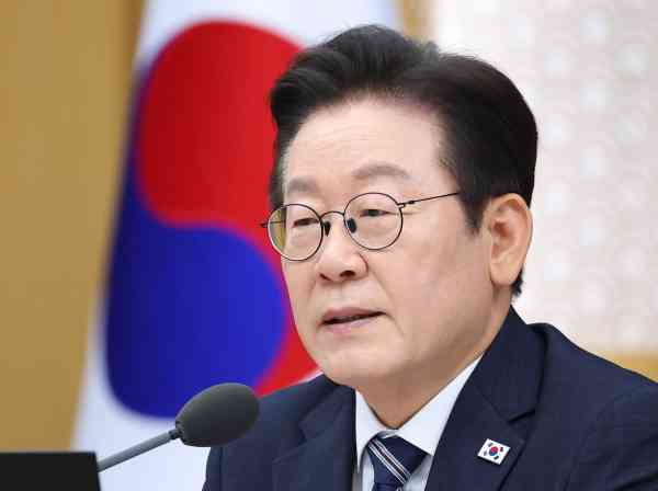 Lee Expresses Condolences to Hong Kong after Deadly Apartment Fire