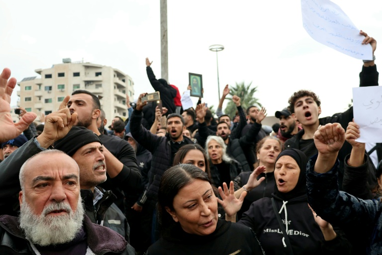 Syrians protest after attacks on Alawite minority Yahoo news home