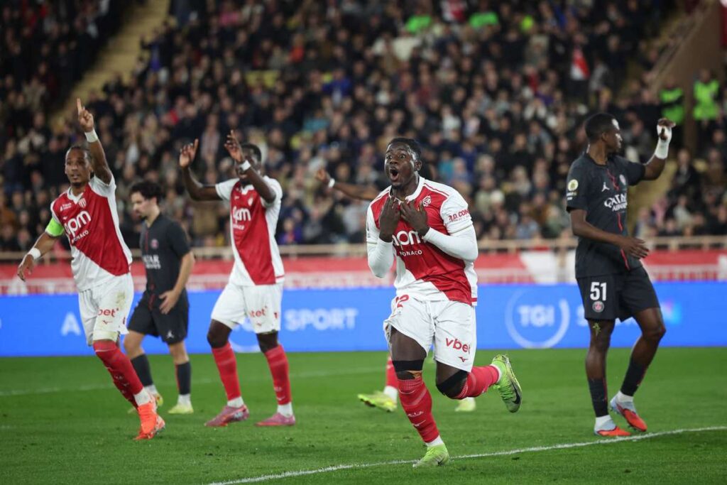 10-man Monaco hang on for narrow win as PSG drop more points in Ligue 1