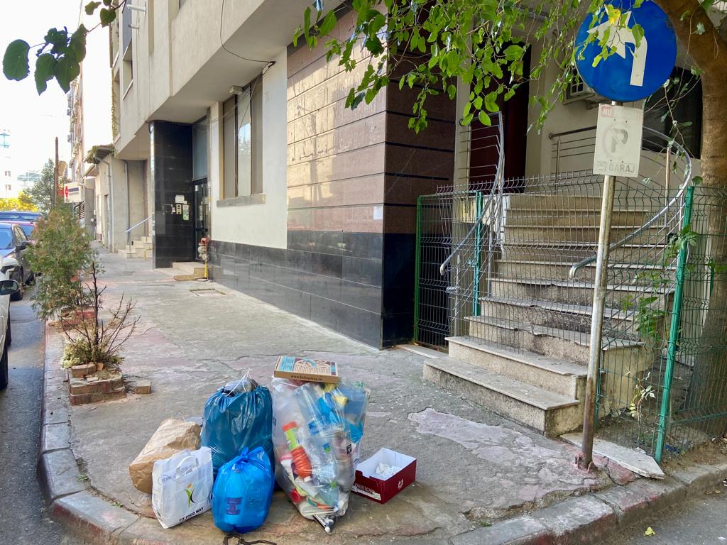 BREAKING Romprest Company announces that it is stopping street cleaning in Sector 1 in Bucharest. The company claims that the Sector 1 City Hall led by George Tuță (PNL) has debts of 116 million lei