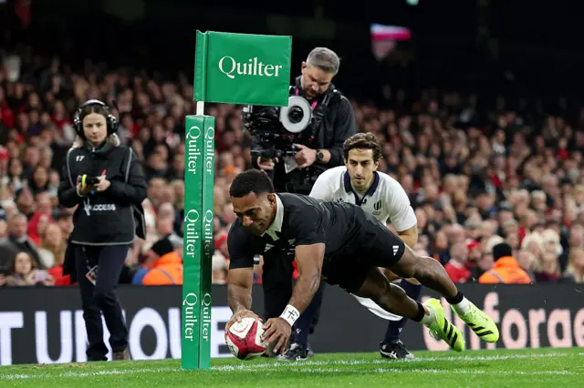 Sevu Reece of New Zealand scores