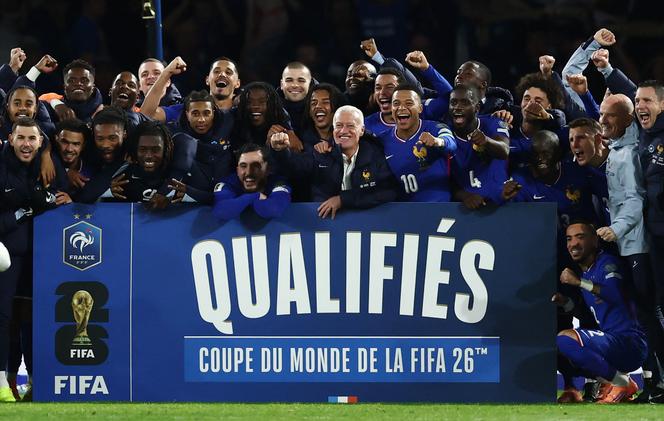 Didier Deschamps and his players celebrate France's qualification for the 2026 World Cup finals after the match against Ukraine at the Parc des Princes in Paris, on November 13, 2025.