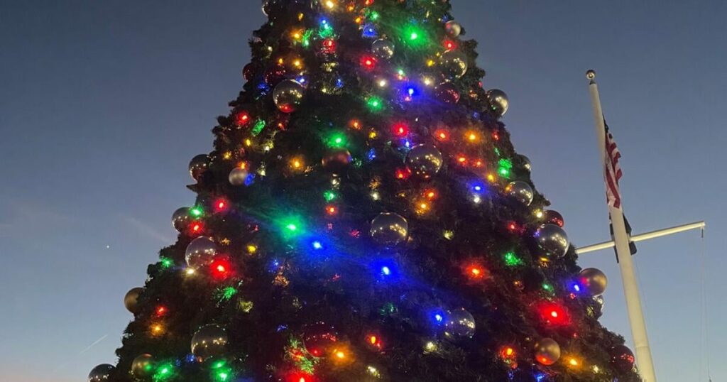 Community stepping into the holiday season | Arts & Entertainment
