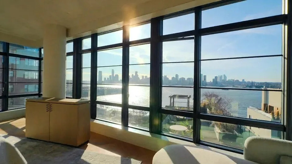 In the Season 2 teaser for the Netflix drama, Serhant's agents could be seen showcasing the gorgeous abodes to their ultrawealthy clients. <span class="image-credit">(Netflix)</span>