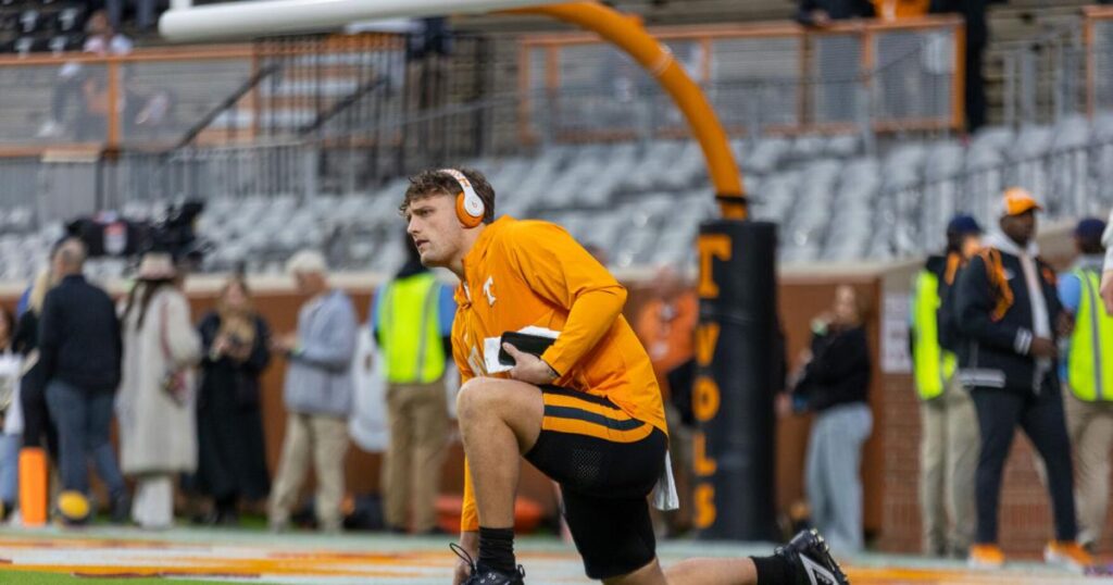 Tennessee football hosts Oklahoma for ‘Dark Mode’ environment: Live updates from Neyland Stadium | Football