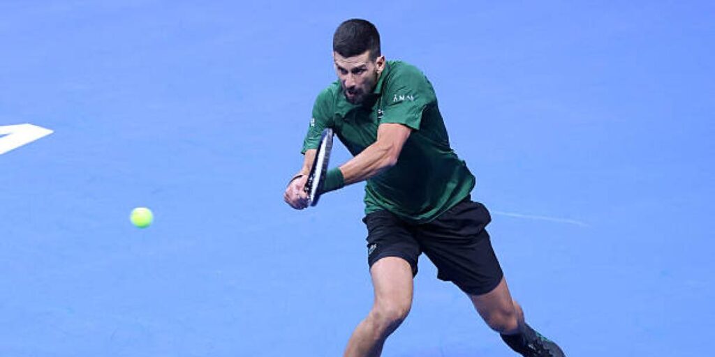 Novak Djokovic breaks his streak of bad luck in his first professional match in Greece
