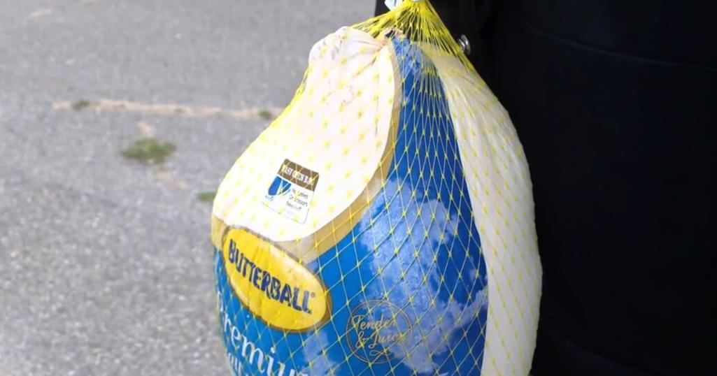 Flint organization gives away 200 turkeys as Thanksgiving approaches | News