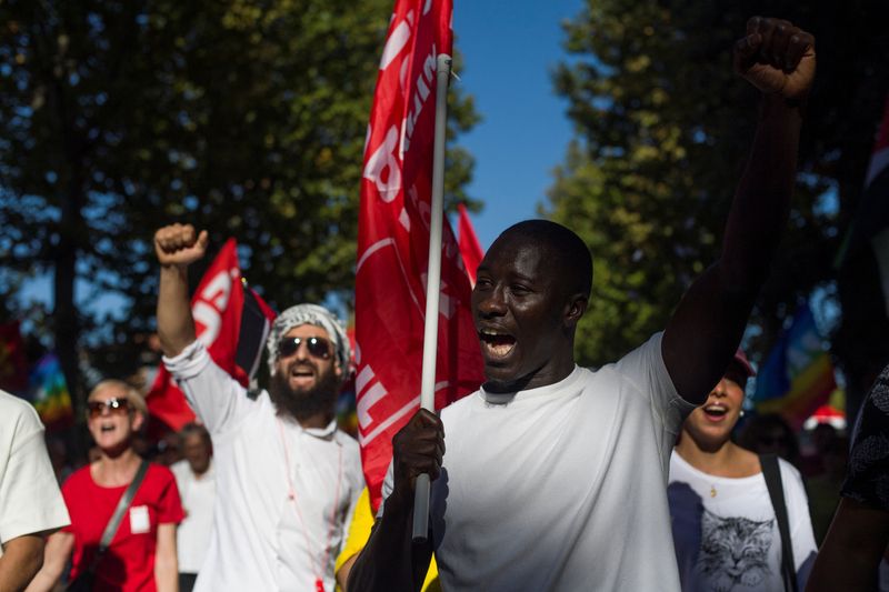 Italy's largest union calls general strike on December 12 over budget plans
