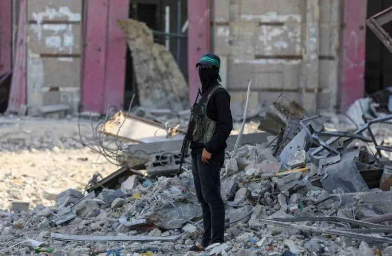 A Hamas terrorist standing near the Yellow Line in Gaza, November 2, 2025; illustrative. (credit: REUTERS/DAWOUD ABU ALKAS)