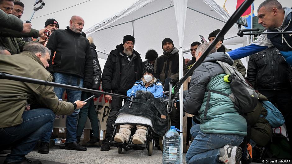 Serbian mother on hunger strike over Novi Sad deaths – DW – 11/14/2025