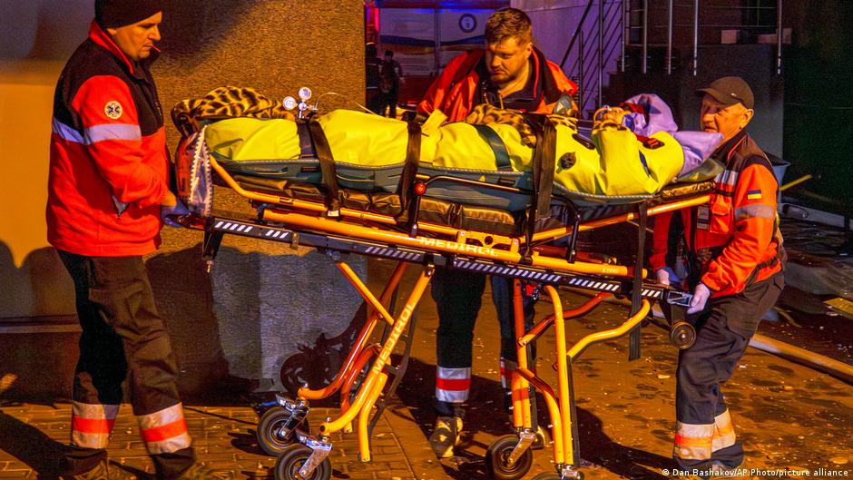 Ukraine, Russia trade strikes amid Trump 'peace' plan push – DW – 11/25/2025