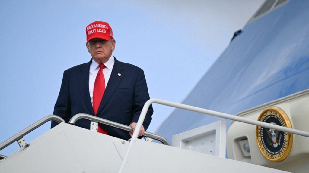 The United States is drastically reducing the number of refugees welcomed this year and announces that it will now favor white people from South Africa.