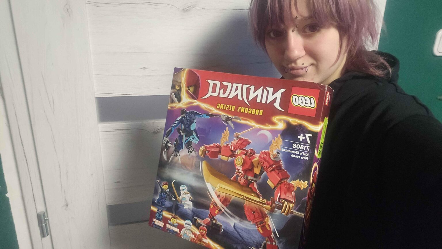 As flair says, Secret Santa but it's Hreddit - I got a present!