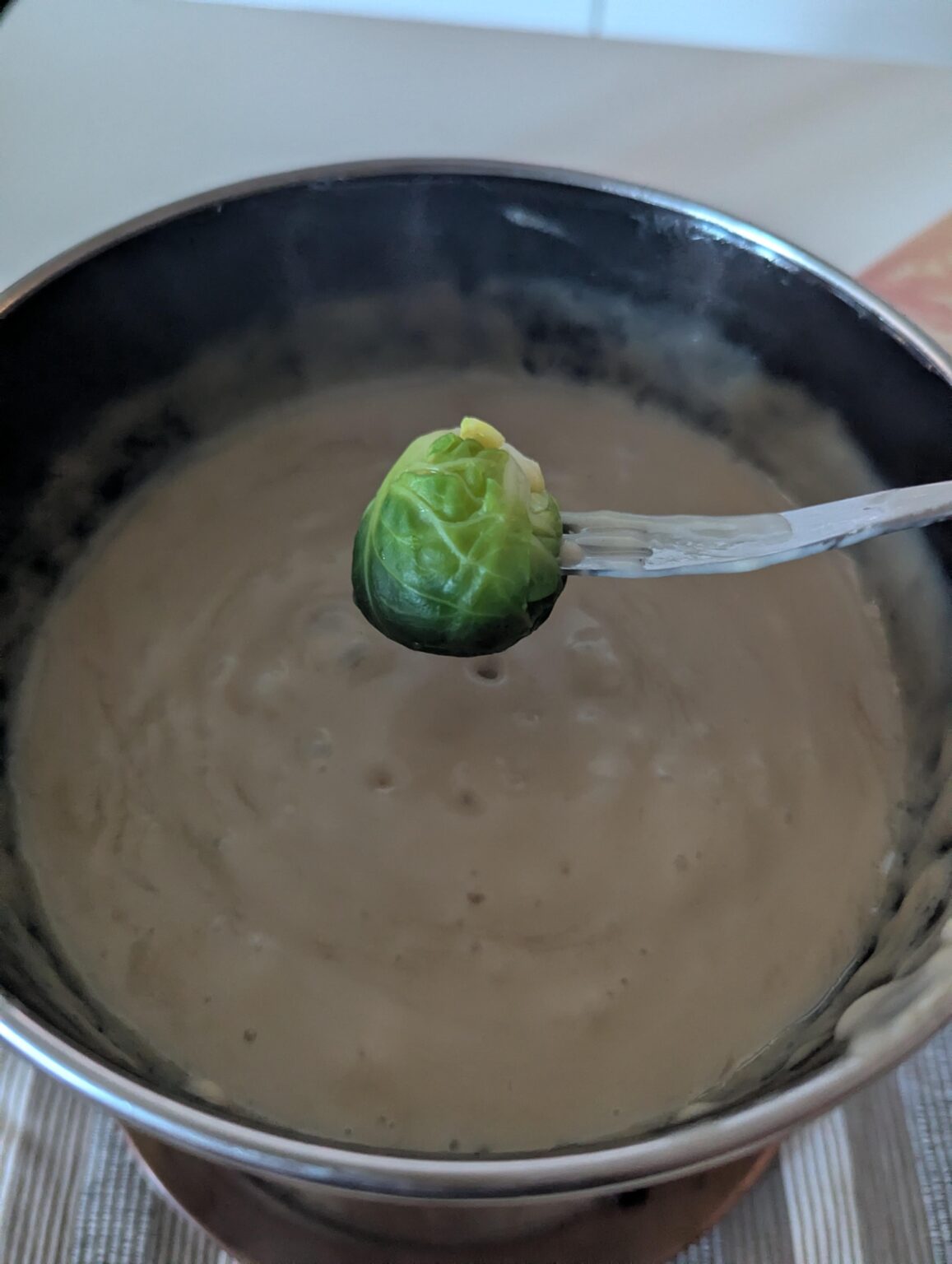 You guys gotta try this. Rosenkohl with fondue.
