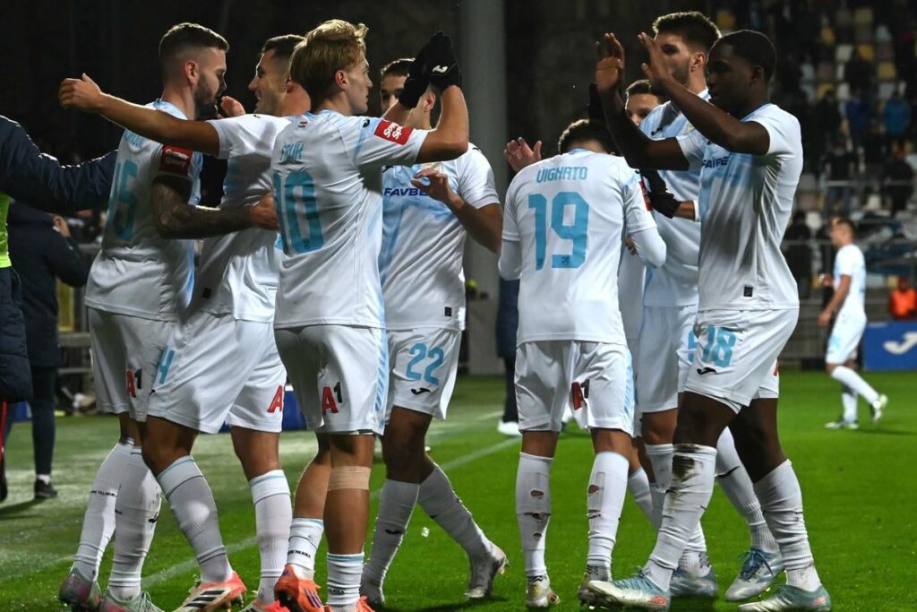 RIJEKA - HAJDUK 5:0 The Whites saw off Bile from Rujevica with firecrackers! - New paper