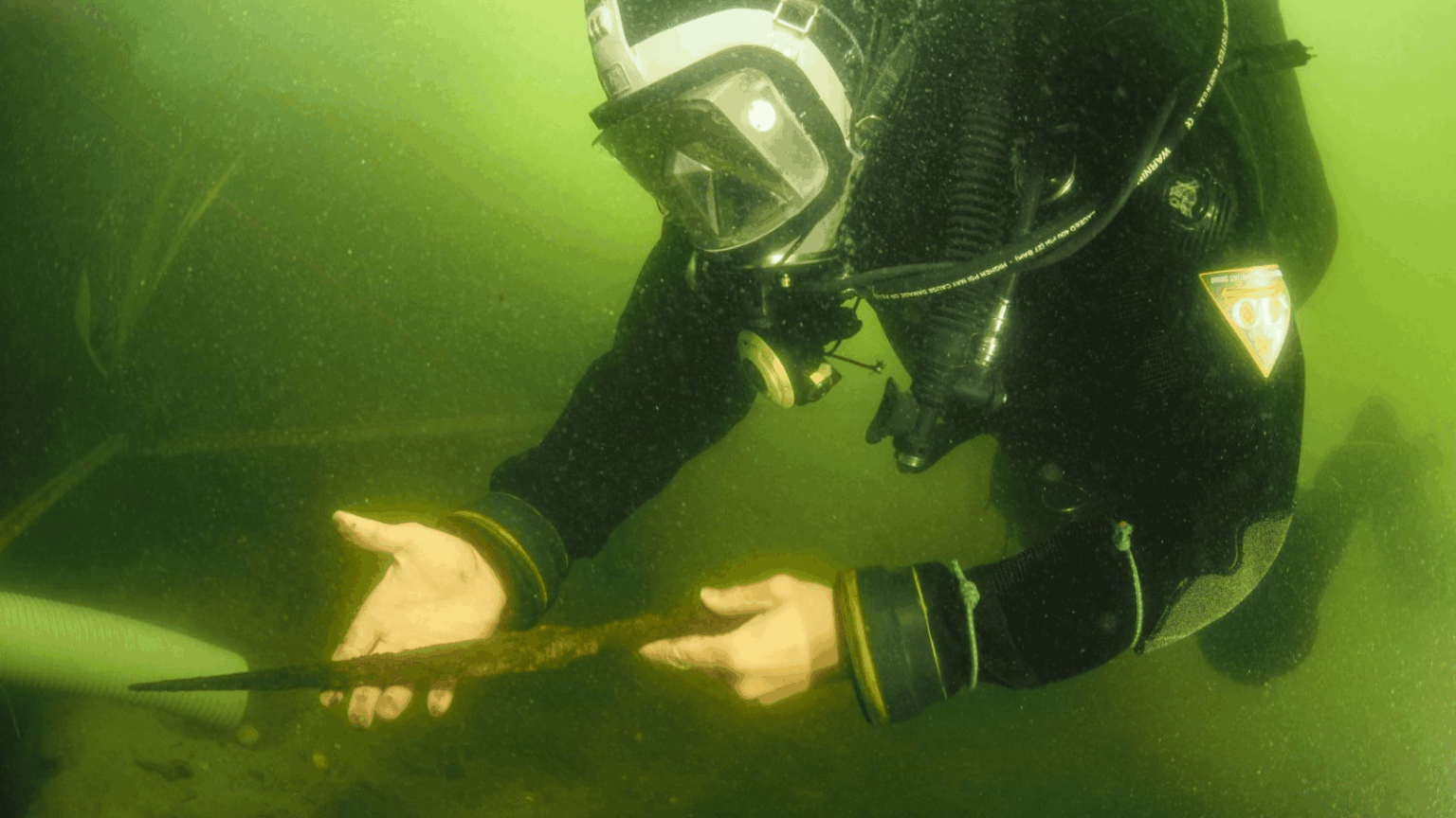 LiveScience: "Medieval spear pulled from Polish lake may have belonged to prince or nobleman"