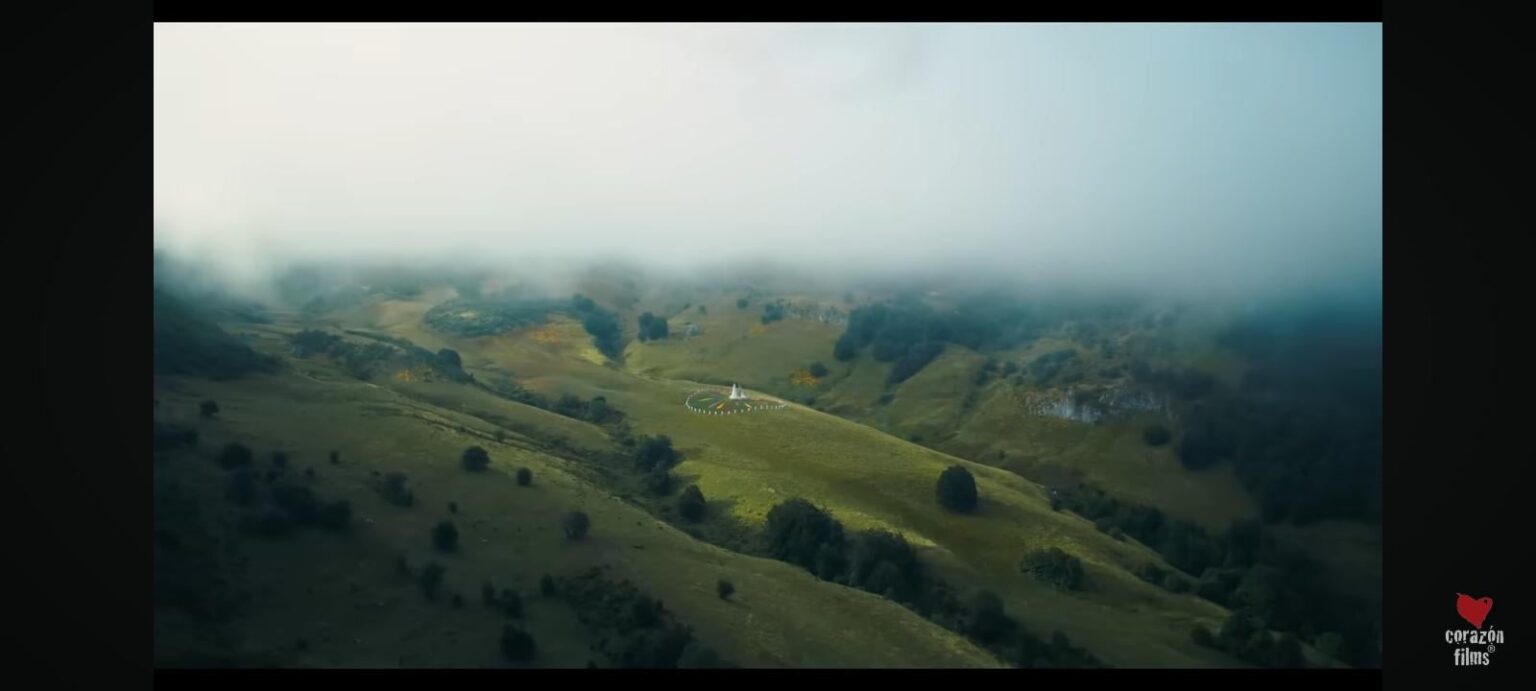 I know it has nothing to do with the sub, but I'm so excited for the new hunger games movie and I like that a lot of it was filmed in Spain