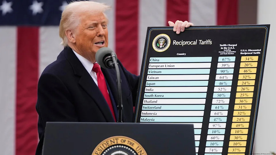 Trump's tariffs sent shockwaves through the global economy [FILE: April 2, 2025]<span class="copyright">Mark Schiefelbein/AP Photo/picture alliance</span>