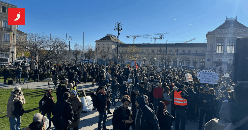 An anti-fascist march began across Croatia, masked young men in black came to Rijeka