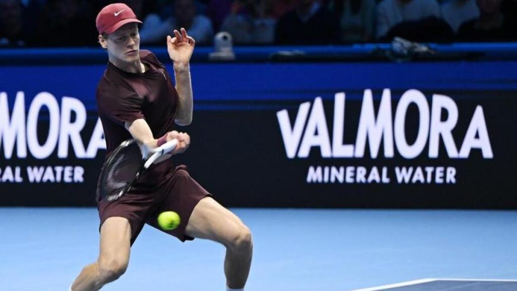 Master Sinner! He beats Alcaraz after two sets of space tennis and wins the Finals again
