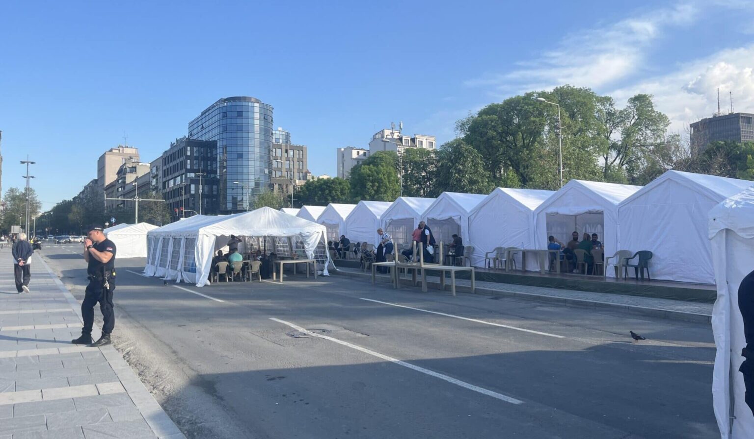 Serbian Opposition MPs and Ruling Party Loyalists Clash at Pro-Govt Camp