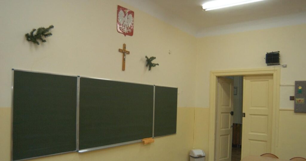 Students from Sosnowiec are giving up religion en masse. The diocese has an explanation