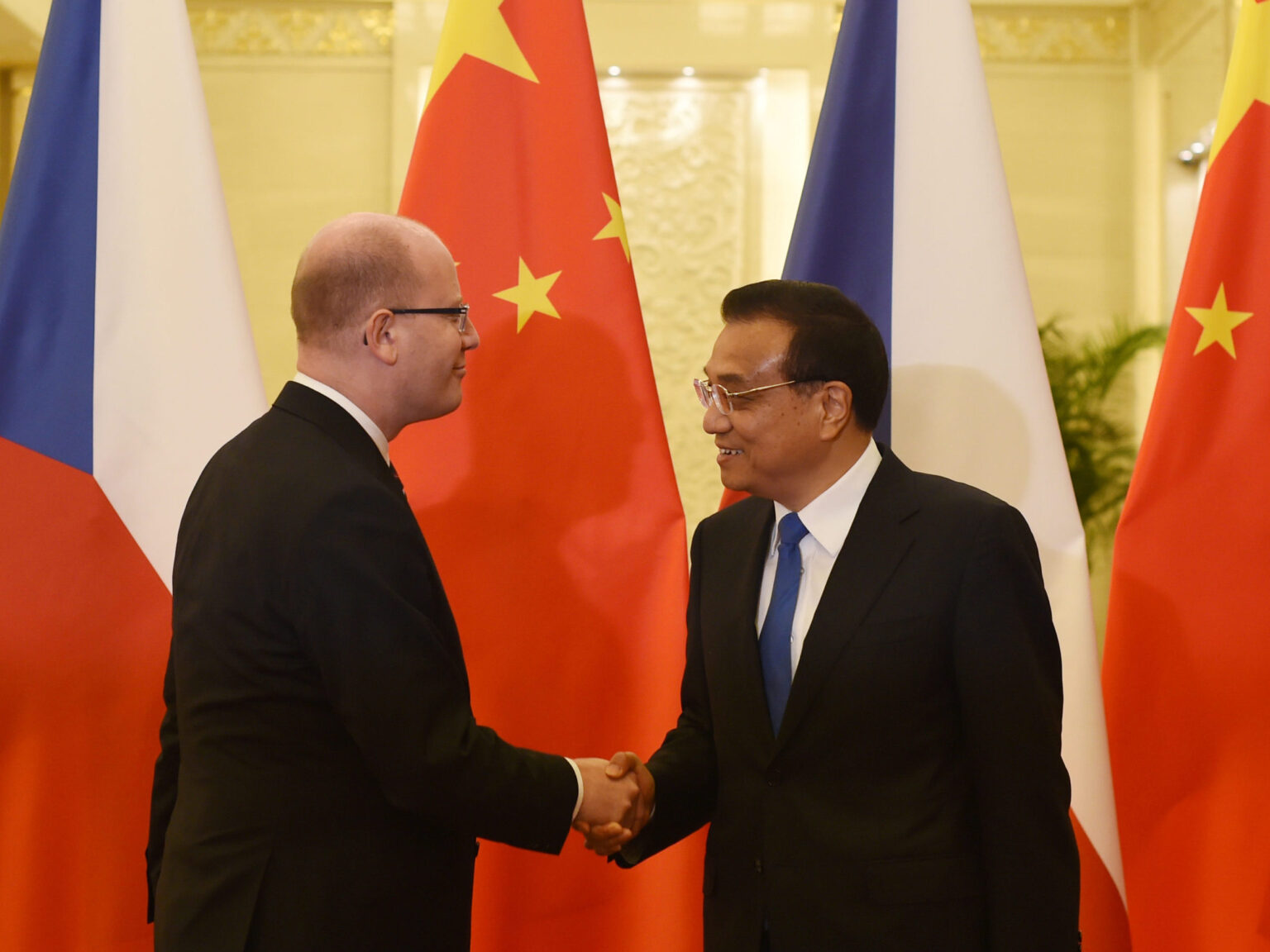 Czechia’s policy on China: Swinging between engagement and de-risking