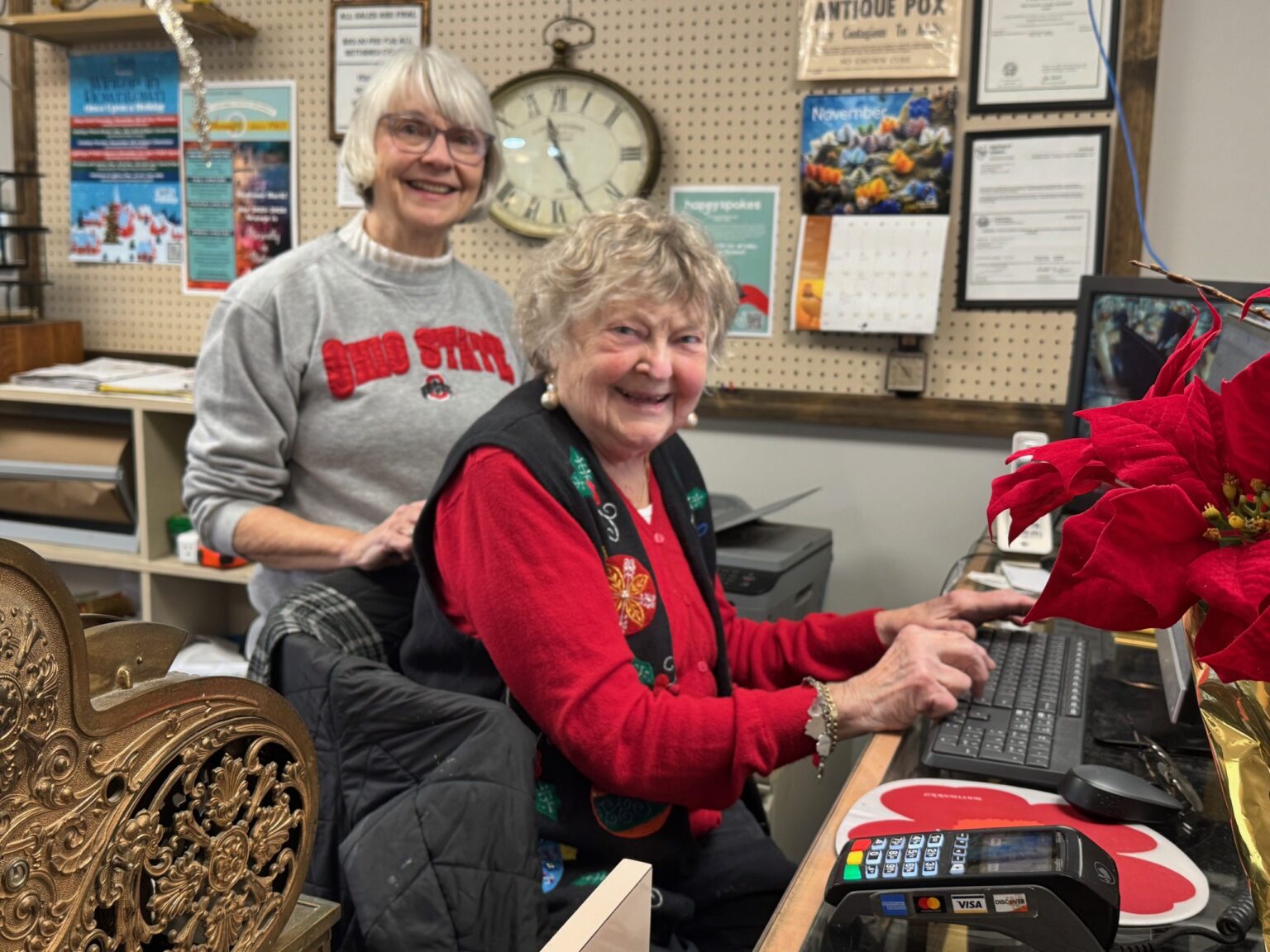 Shoppers support local economy during Small Business Saturday