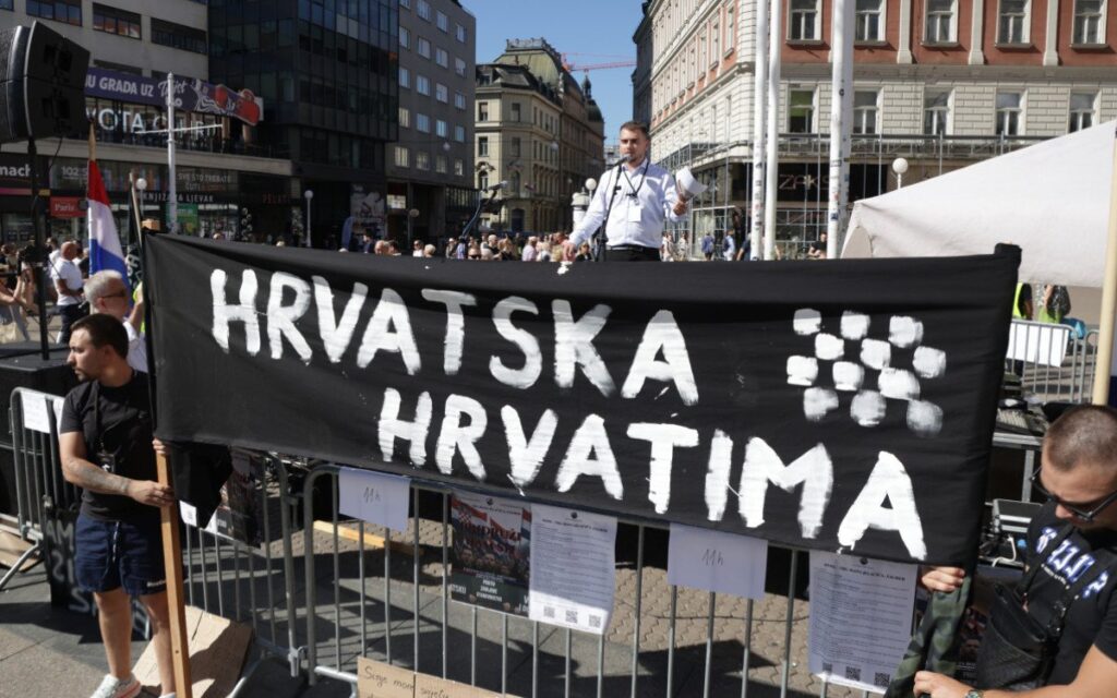 Police protects Serbs from hooligans during a cultural event in Split – Serbian MonitorSerbian Monitor