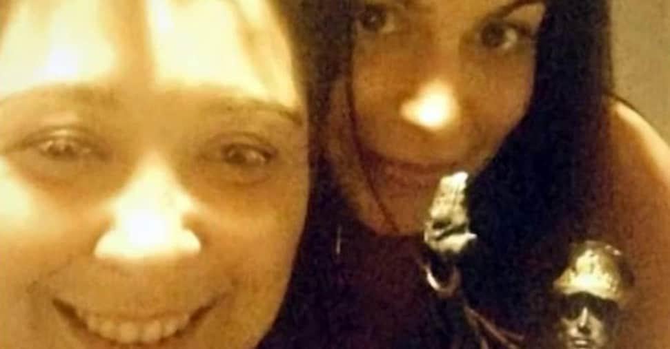 A «photo from 2015 found by Report» in which «Chiara Colosimo, deputy of the Brothers of Italy and president of the Anti-Mafia Commission, was portrayed posing with a bust of Benito Mussolini»