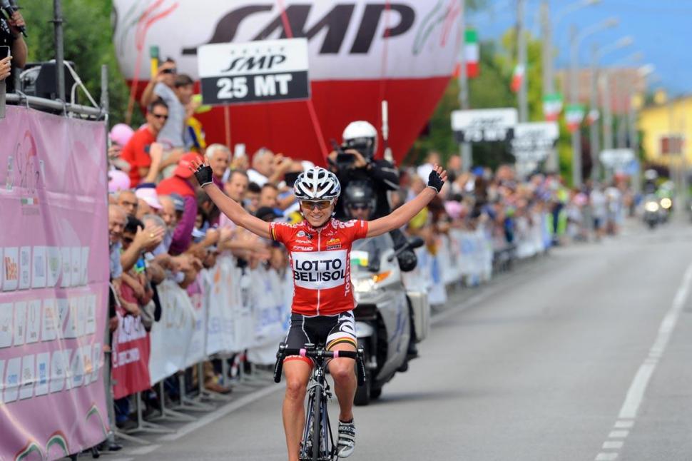 Emma Pooley wins stage six of the 2014 Giro d'Italia