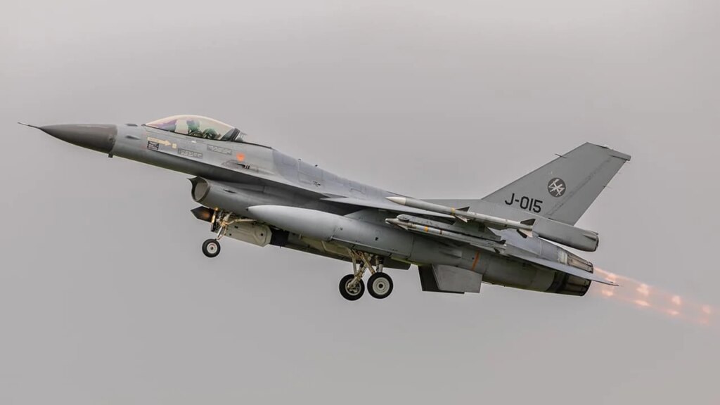 Romania formally receives 18 F-16 fighters from the Netherlands in support of the European Training Center